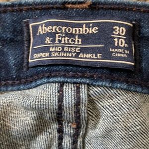 Abercrombie ankle/cropped denim jeans